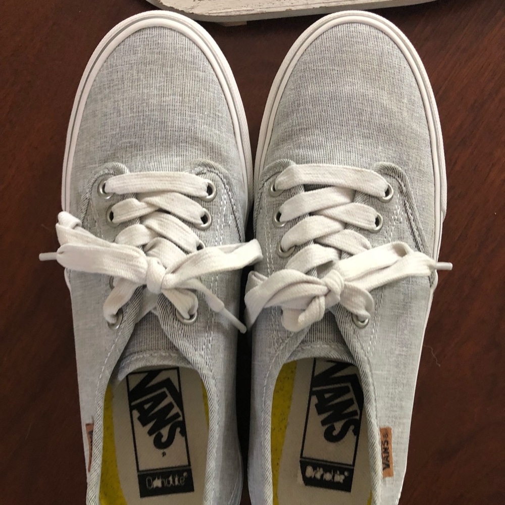 Womens Vans tie shoes